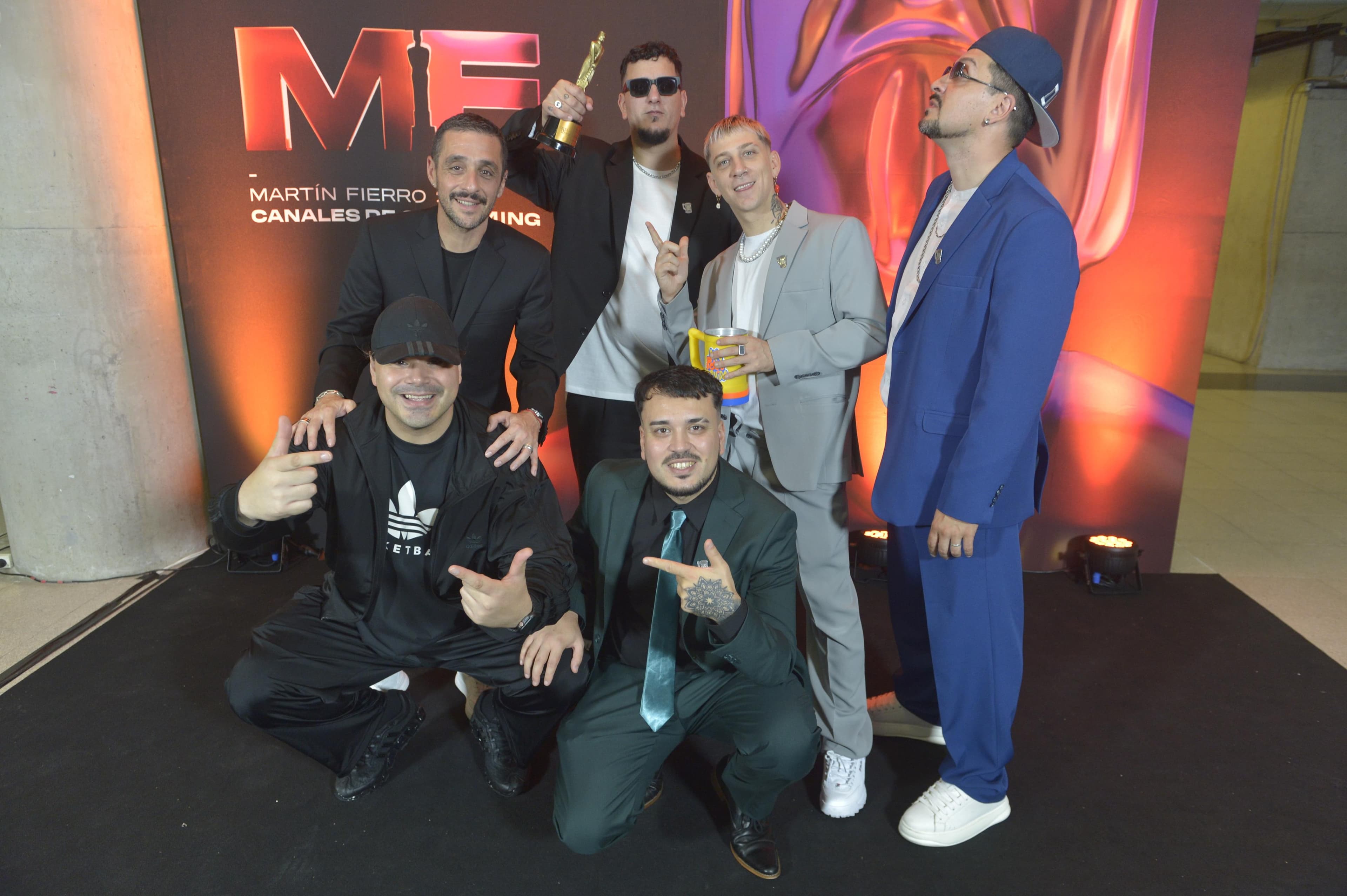 El Panda DJ en la mesa de grabación con Pinky y la producción de Ruido